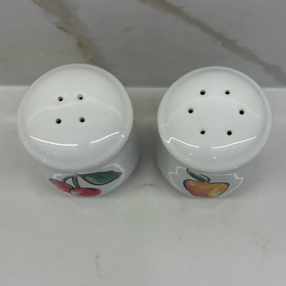 Vintage Corelle Fruit Basket Salt and Pepper Shakers with Cherry Apple Design - Picture 2 of 6